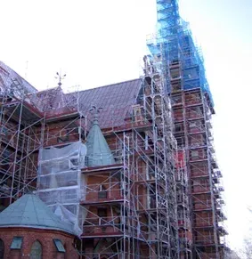 Umeå stadskyrka – ställning fasad